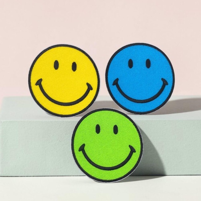 patch brodé smiley rérro - 7 tailles disponibles et couleurs au choix