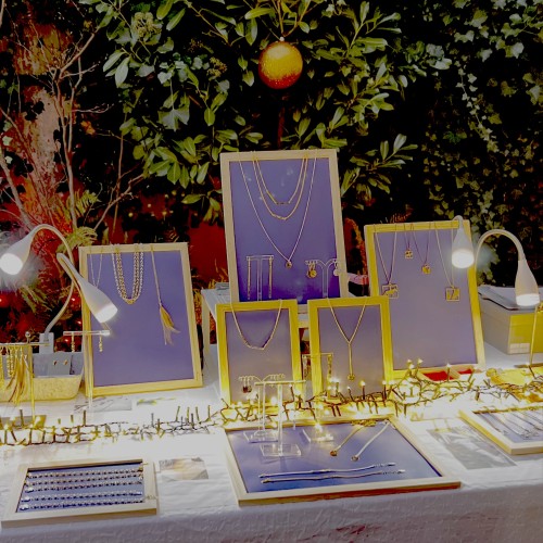 Geneviève Kate Bijoux - Expositions de fin 2025 - Atmosphère de Noël et stand bleu et or