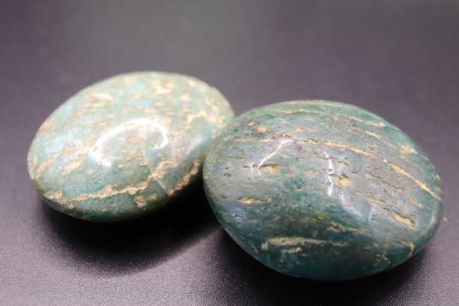 Galet en Amazonite vert sombre Galet en Amazonite vert sombre
