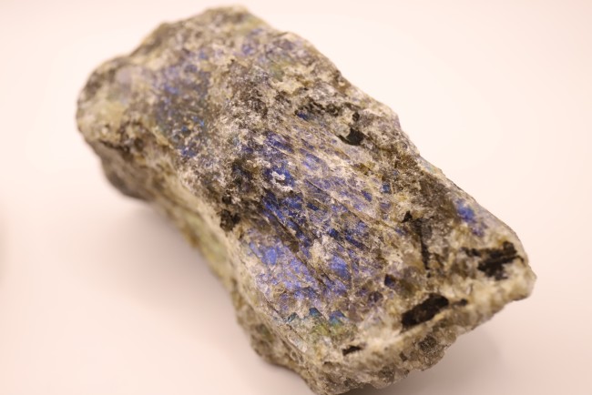 Labradorite brute de Madagascar