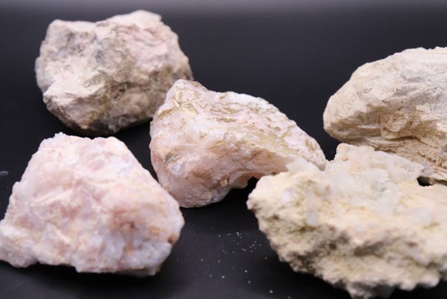 Rhodocrosite brute de Bulgarie Rhodocrosite brute de Bulgarie