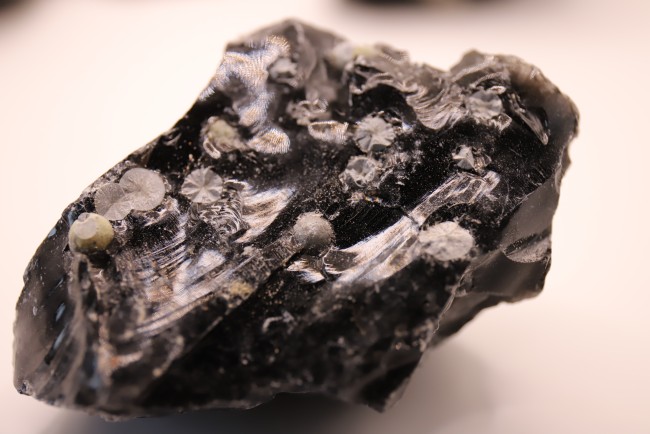 Obsidienne neige ( mouchetée)