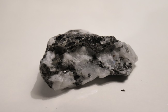 Pierre de Lune/biotite brute