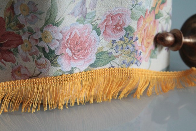 IMG_3751 Bordure jaune ancienne en passementerie française