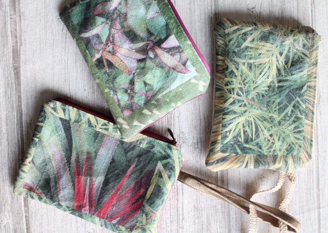 Pochette en tissu sur lequel a été transféré une photo de végétaux Pochette en tissu sur lequel a été transféré une photo de végétaux