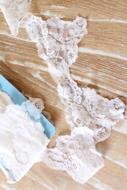 Dentelle française rétro blanche à fleurs 12.5cm , 4.4 m