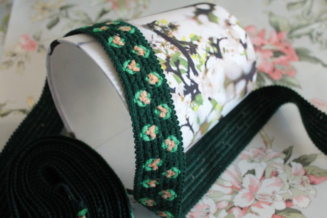 IMG_6672 Galon tapissier vert pour coussin rideau et embrasse à rideaux