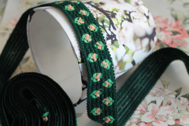 IMG_6667 - Copie Galon d’ameublement vert vintage large passementerie française
