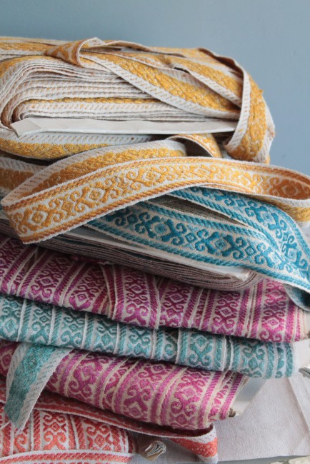 IMG_5604 Galons jacquard vintage français à motifs géométriques colorés