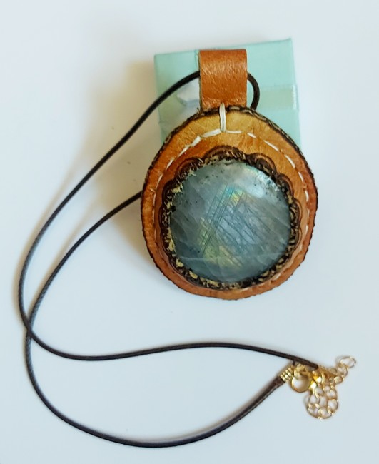 Pendentif labradorite cuir