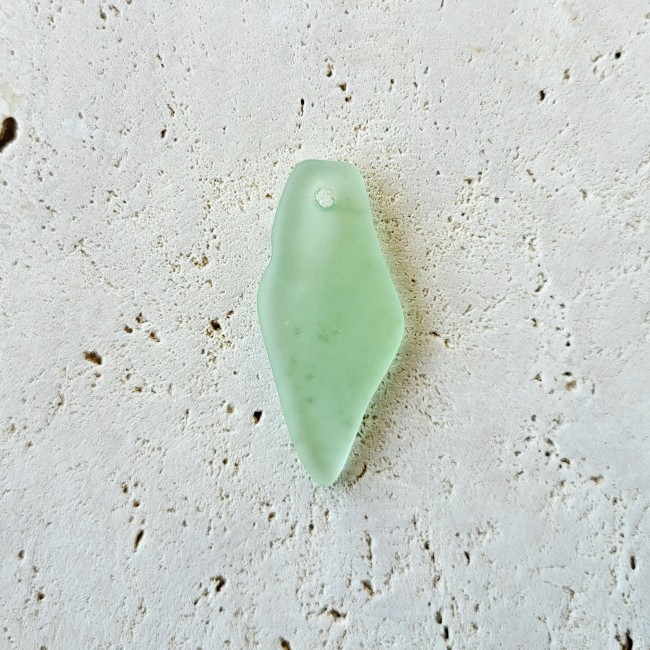 1 Pendentif éclat de verre, péridot, verre recyclé, 39x17 mm