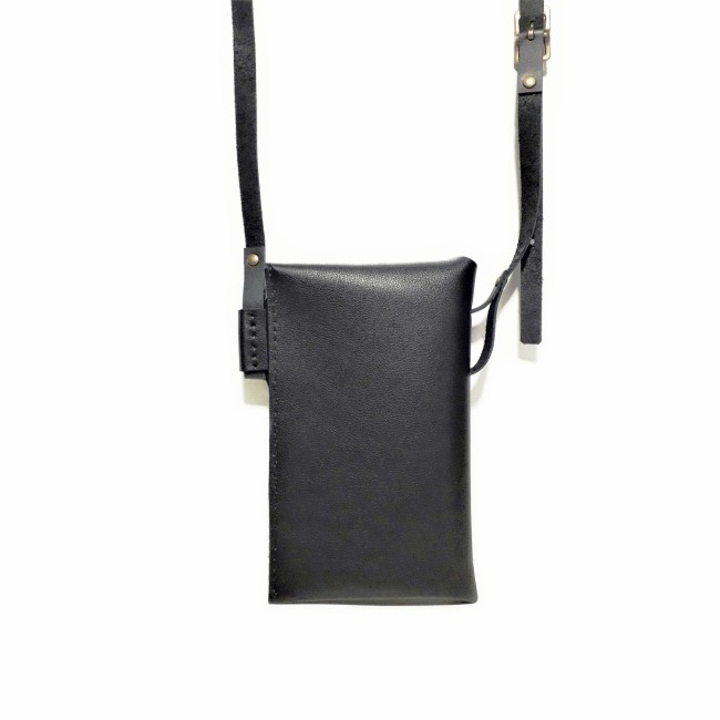 pochette-tour-de-cou-noir-ouverte