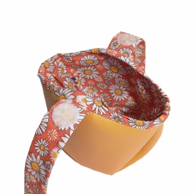 panier-maquillage-jaune-ouvert