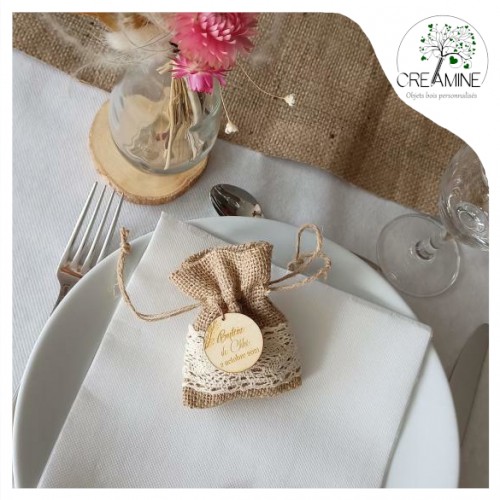 Médaillon en bois pour cadeau invité personnalisé gravé