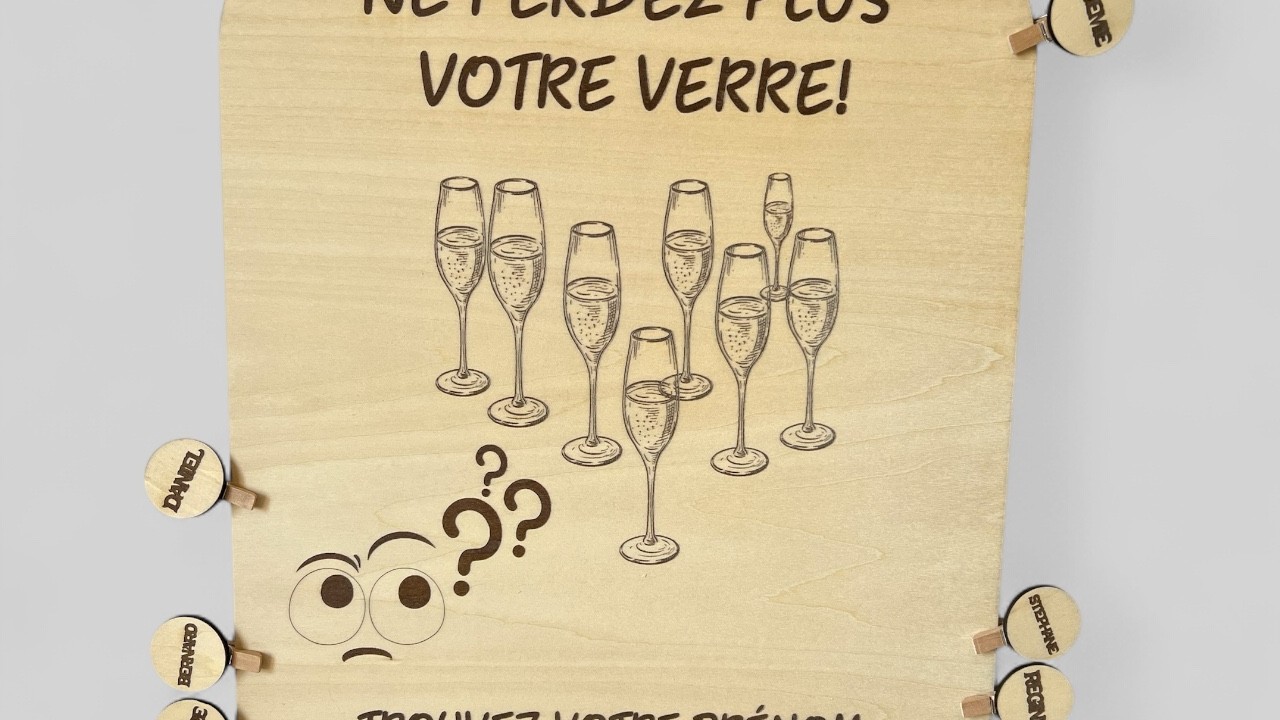 Panneau en bois pour verre avec pinces personnalisées