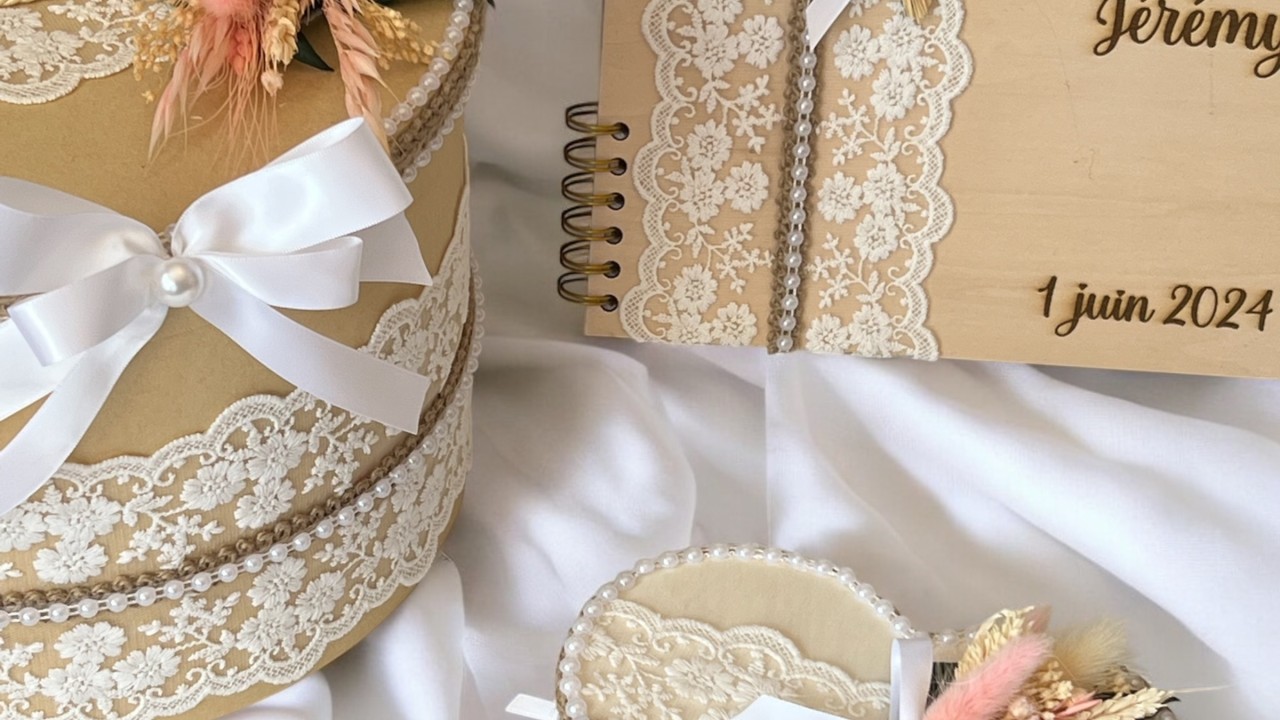 Collection  Amandine  avec dentelle et fleurs séchées