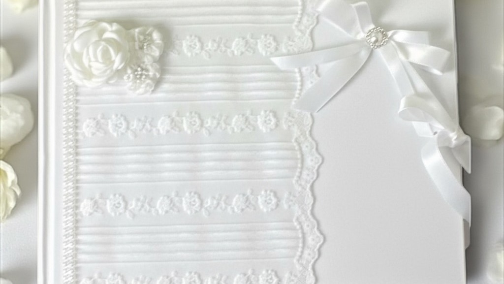 Livre d'or blanc décoré Chanelle
