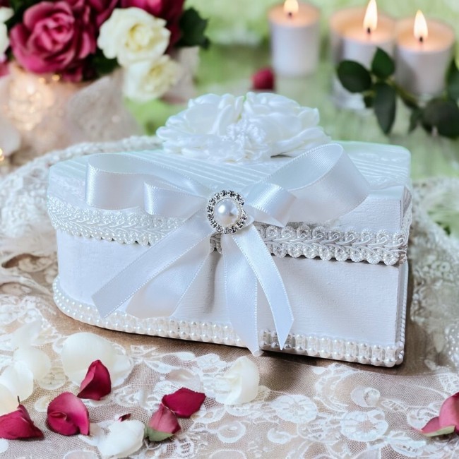 Boîte à alliances blanche décorée Chanelle	