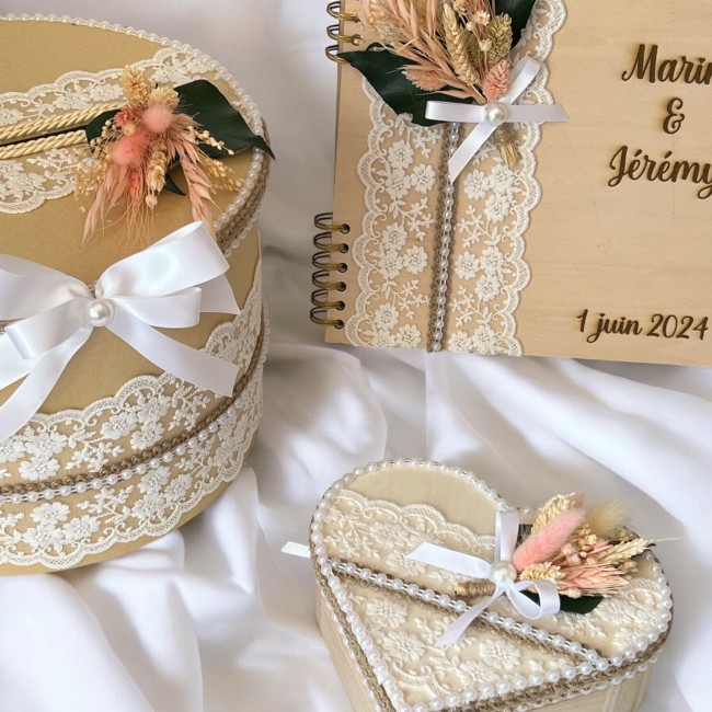Boîte à alliances en bois brut avec coussin en lin