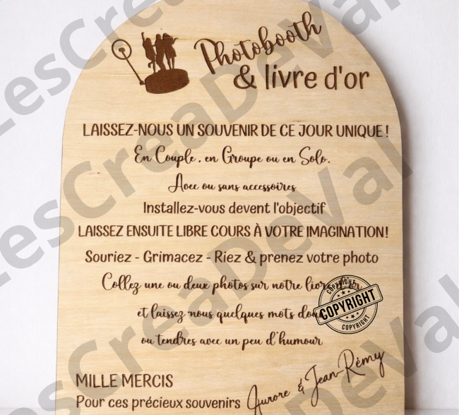 Panneau photobooth mariage en bois gravé personnalisé avec prénoms des mariés décoration mariage