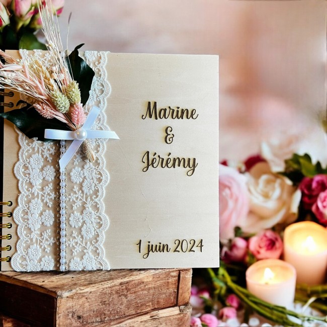 Livre d’or bois mariage gravé fleurs séchées	