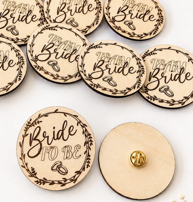 Pins Bride To Be en bois gravés pour future mariée EVJF