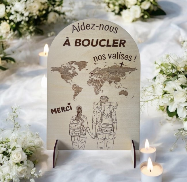 panneau mariage bois decoration elegante fleurs blanches minimaliste