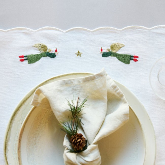 Set de table à broder 100% coton Blanc - 35 x 50 cm  Vendu par 2 Sets Set de table à broder 100% coton Blanc - 35 x 50 cm  Vendu par 2 Sets