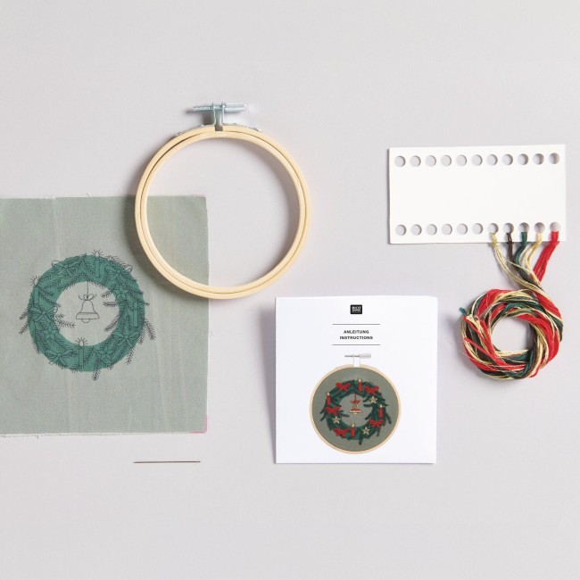 Kit de broderie pré dessiné - Couronne de Noël 10 CM
