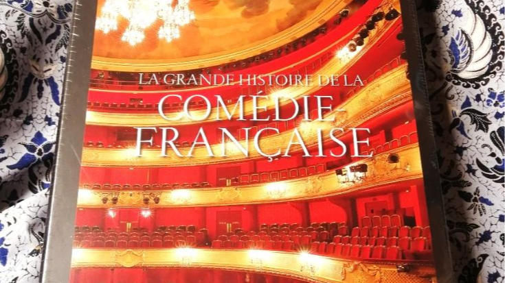 Richement illustré d'images d'archives de la Bibliothèque de la Comédie Française 