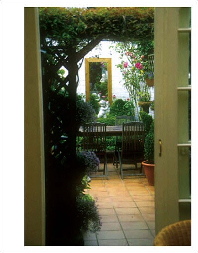 Livre Micro-jardins Patios, cours, terrasses, balcons