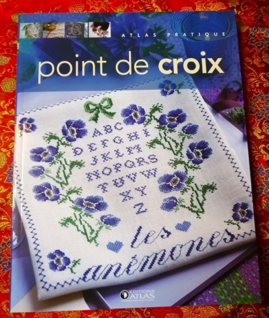 Livre Point de croix des éditions Atlas Pratique