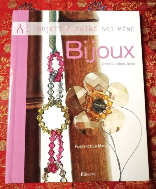 Livre Bijoux en Cristal, ruban, laine, Objets à faire soi-même