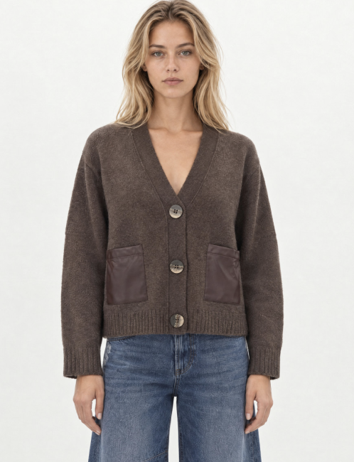 MEMORIA • Cardigan chocolat à poches - Berenice