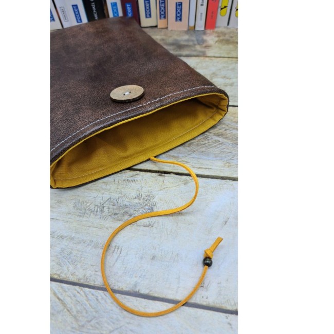 Pochette livre en tissu fait main, protège livre, housse pour livre de poche en simili cuir marron vue 4