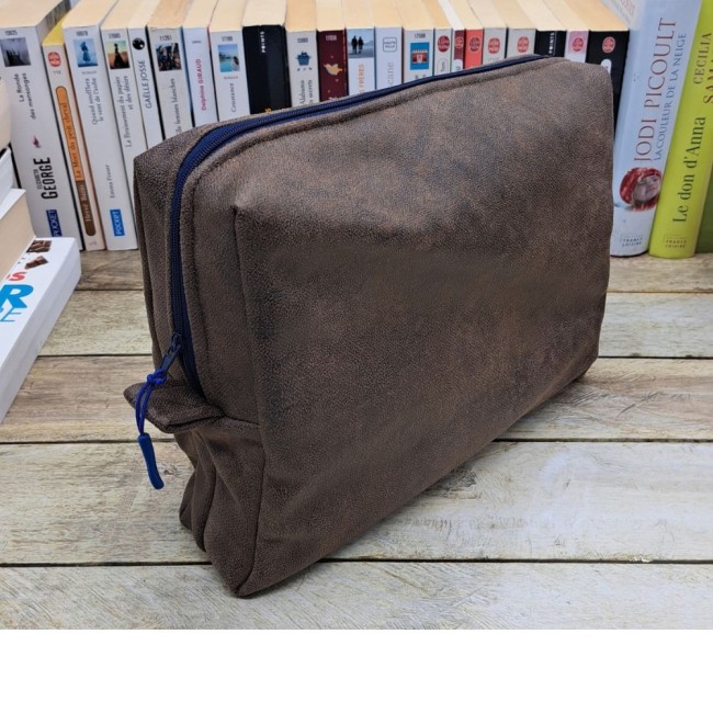 Pochette en tissu fait main, trousse de toilette rectangulaire 27 x 20 x 8 cm en tissu simili cuir marron vue 3