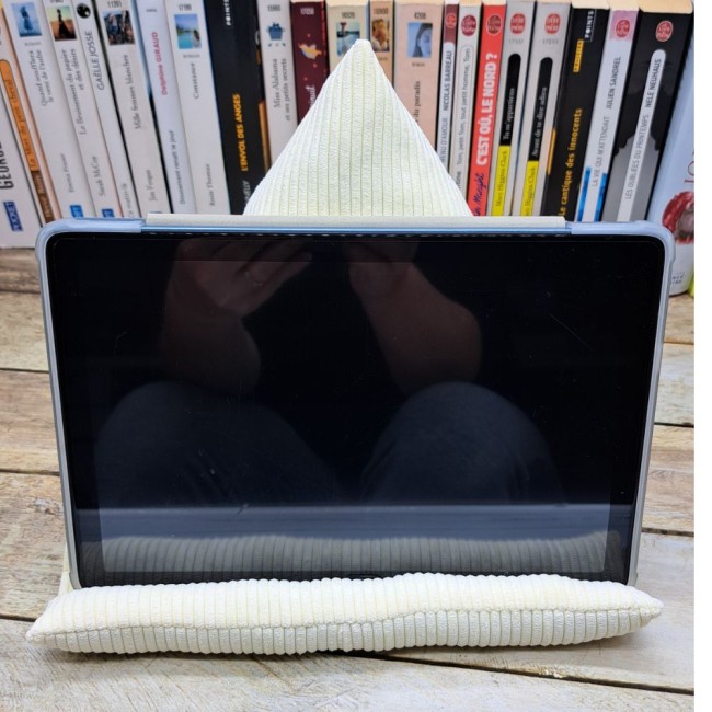 Coussin berlingot, support liseuse ou tablette personnalisé fait main, repose téléphone en tissu au choix vue 11