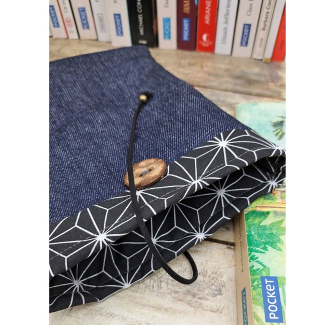 Pochette livre en tissu fait main, protège livre, housse pour livre de poche en simili cuir beige - vue 4 Pochette livre en tissu fait main, protège livre, housse pour livre de poche en simili cuir beige - vue 4