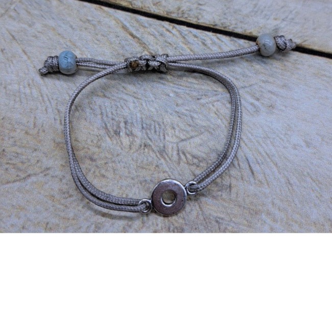 Bracelet ajustable en cordon de nylon gris et connecteur en métal argenté