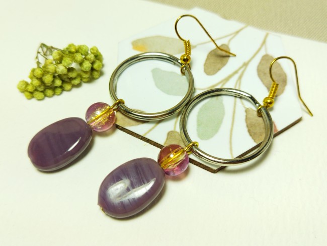 Boucles d'oreilles créoles "Brume de Prune" -  Pendentifs en verre gris violacé et perles ambrées -  Bohème chic