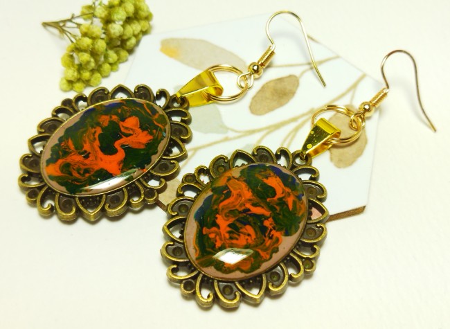 Boucles d'oreilles "Volutes de Feu" -  Cabochons pictureaux abstraits orange & vert -  Pièce unique