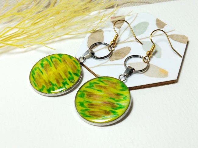 Boucles d'oreilles "Éclats de Soleil" -  Cabochons aux Crayons de Couleurs -  Jaune, vert et brun -  Pièce unique