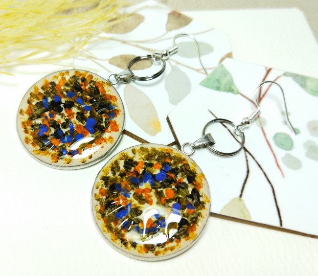 Boucles d'oreille "Éclats Chromatiques" -  Cabochons abstraits multicolores, finition résine