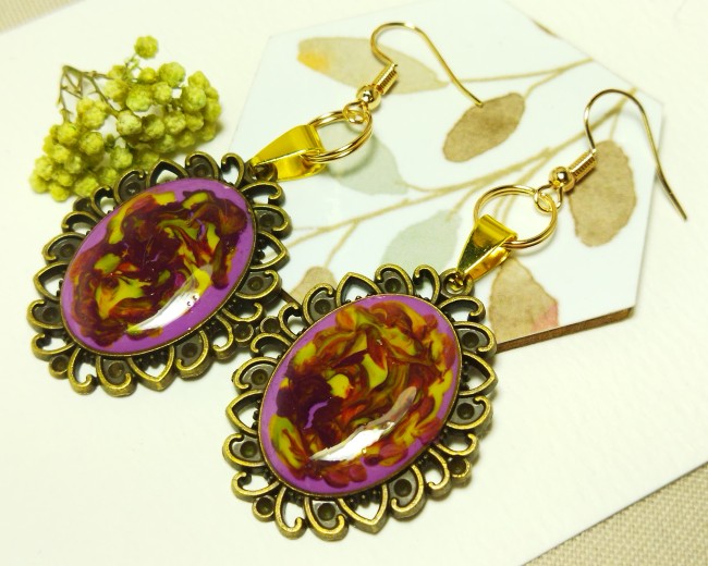 Boucles d'oreilles "Jardin de Feu" -  Cabochons pictureaux abstraits violet, jaune et grenat -  Bronze ancien -  Pièce unique