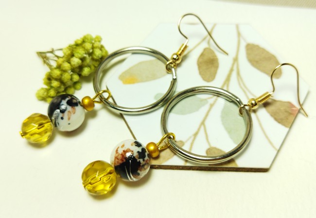 Boucles d'oreilles créoles "Éclat de Miel" -  Perles nacrées et cristal doré -  Bijoux bohème chic