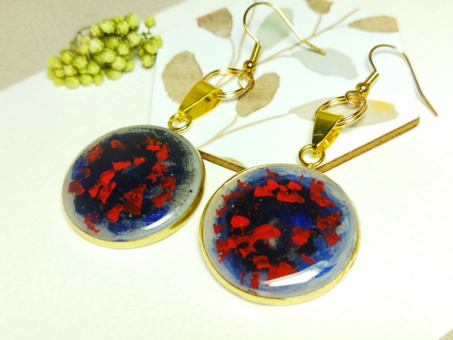 Boucles d'oreilles picturales "Rouge Passion & Bleu Nuit" -  Création abstraite