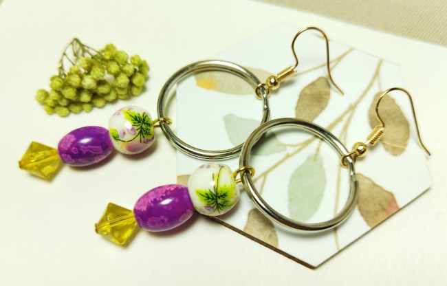 Boucles d'oreilles "Jardin d'Orchidées" -  Porcelaine fleurie, perles mauves et éclats dorés
