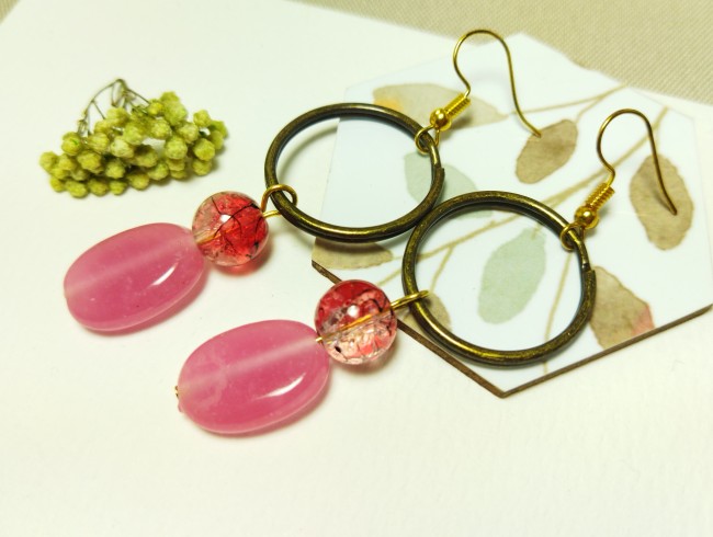 Boucles d'oreilles pendantes Rose Fuchsia -  Verre Craquelé & Acier Bronze Antique -  Création Unique Brigitte Dubois