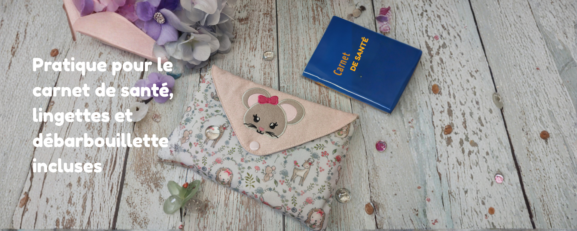pochette organiseur carnet de sante bebe avec lingettes et debarbouillette 