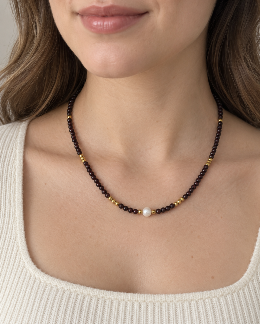 Collier en grenat naturel avec perle d’eau douce et acier inoxydable doré